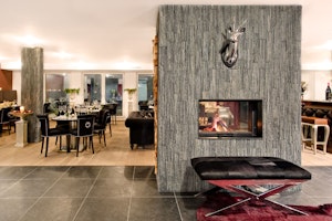 Cross Alpina Restaurant 3