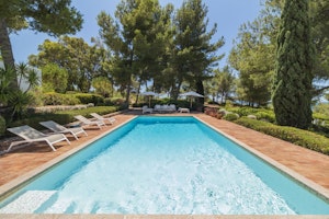 Villa Keisa Portimao 9) Pool Area 1