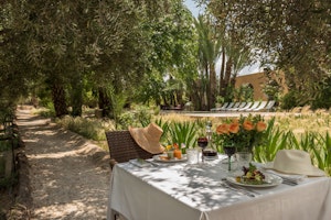 Marokko Marrakesch Jnane Tamsna Salmia House Winter lunch in the garden