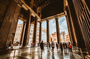 Rom christopher-czermak-5hLmzaCSBVA-unsplash